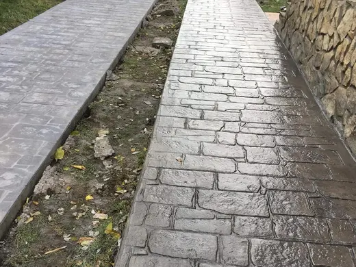 Stamped concrete in an antique cobble pattern with small rough stones, photo 5