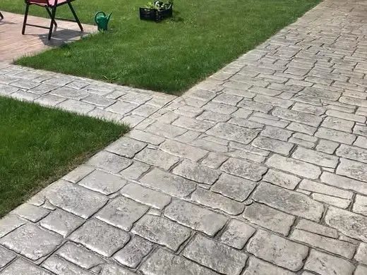 Stamped concrete in an antique cobble pattern with small rough stones, photo 8