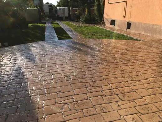 Stamped concrete in an antique cobble pattern with small rough stones, photo 14