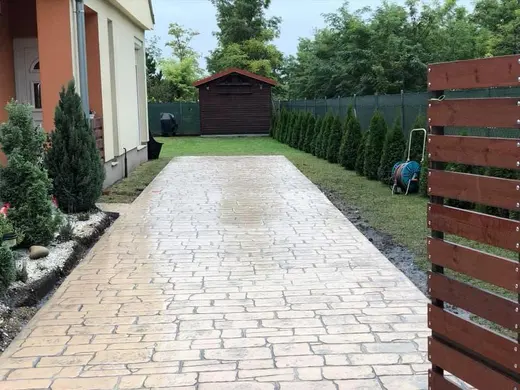 Stamped concrete in an antique cobble pattern with small rough stones, photo 22