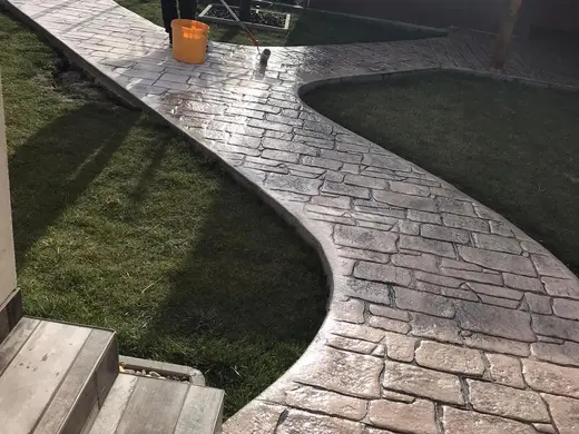 Stamped concrete in an antique cobble pattern with small rough stones, photo 23