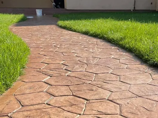 Stamped concrete in a river stone pattern with irregular stones, photo 5
