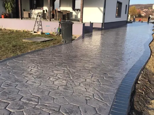 Stamped concrete in a river stone pattern with irregular stones, photo 7