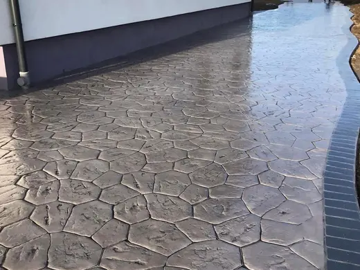 Stamped concrete in a river stone pattern with irregular stones, photo 11