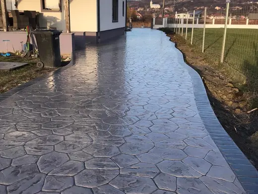 Stamped concrete in a river stone pattern with irregular stones, photo 14