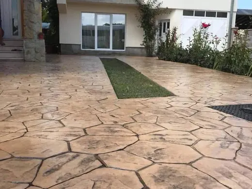 Stamped concrete in a river stone pattern with irregular stones, photo 16
