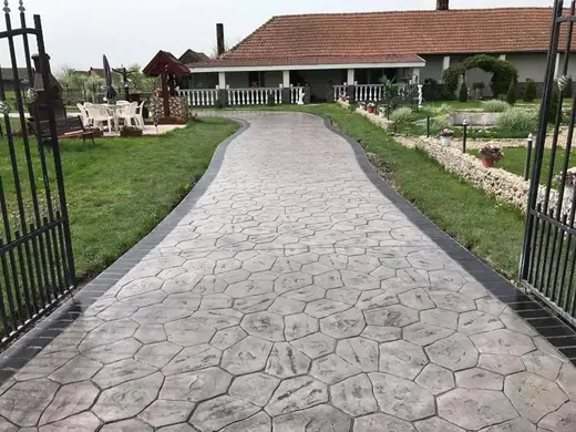 Stamped concrete in a river stone pattern with irregular stones, photo 19