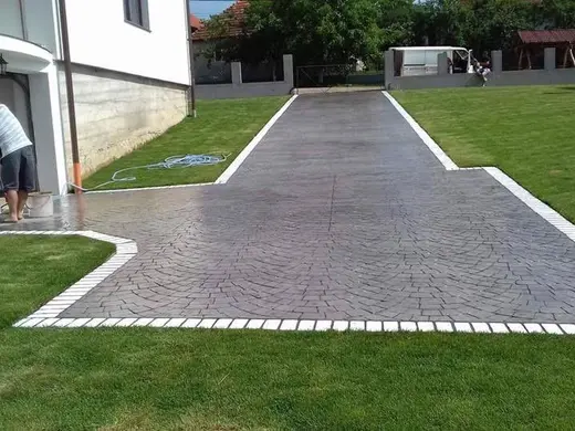 Stamped concrete in a fan cobblestone pattern, photo 1