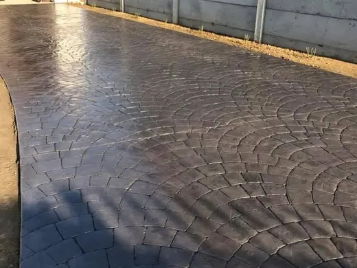 Stamped concrete in a fan cobblestone pattern, photo 4