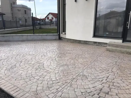Stamped concrete in a fan cobblestone pattern, photo 9
