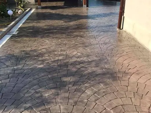 Stamped concrete in a fan cobblestone pattern, photo 13