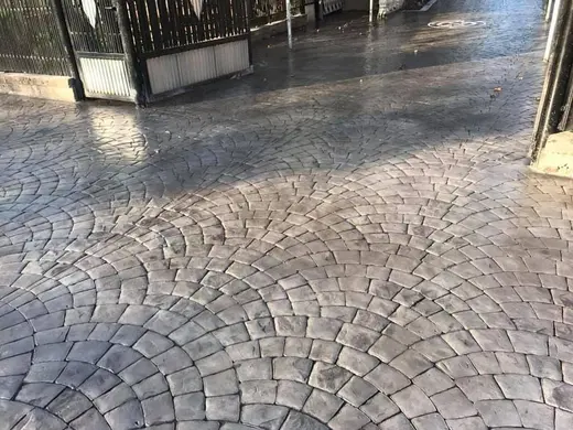 Stamped concrete in a fan cobblestone pattern, photo 14