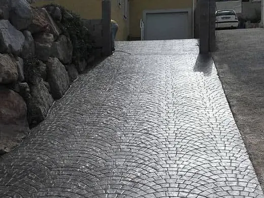 Stamped concrete in a fan cobblestone pattern, photo 16