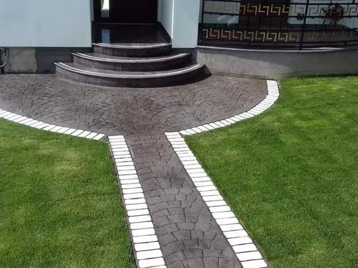 Stamped concrete in a fan cobblestone pattern, photo 19