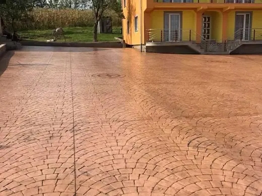 Stamped concrete in a fan cobblestone pattern, photo 21