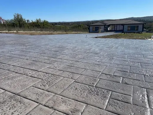 Stamped concrete in a tile pattern with pitted texture, photo 4