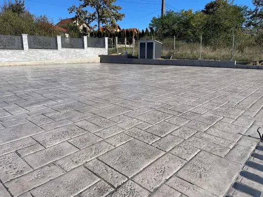 Stamped concrete in a tile pattern with pitted texture, photo 6