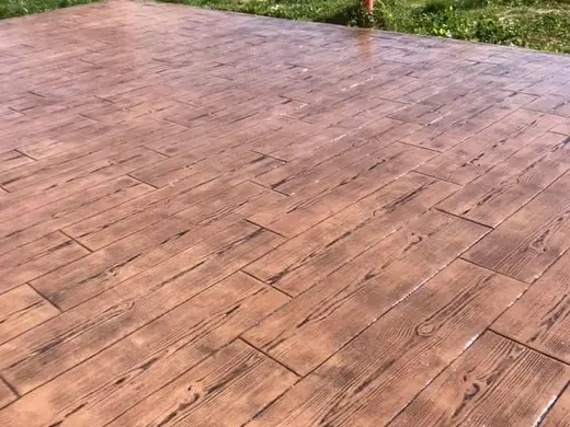 Stamped concrete in a wood plank look with grain, photo 2