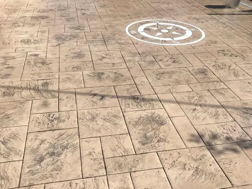 Compass rose inlay in a contrasting colour on stamped concrete, photo 6