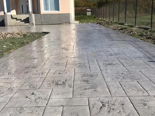 Stamped concrete in a stone slab pattern with slate texture, photo 3