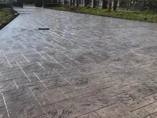 Stamped concrete in a stone slab pattern with slate texture, photo 4