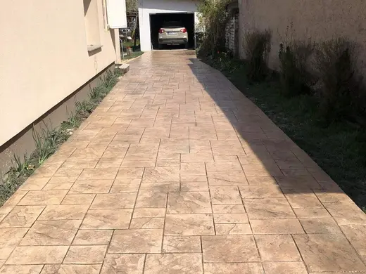 Stamped concrete in a stone slab pattern with slate texture, photo 7