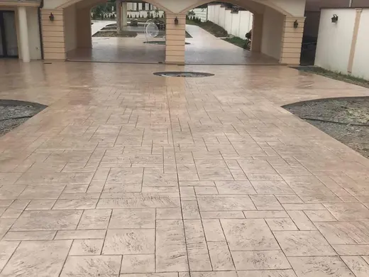 Stamped concrete in a stone slab pattern with slate texture, photo 31