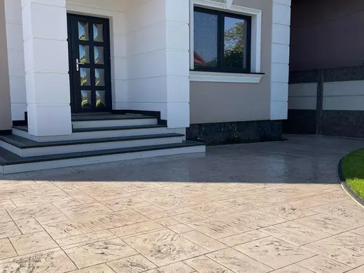 Stamped concrete in a stone slab pattern with slate texture, photo 32