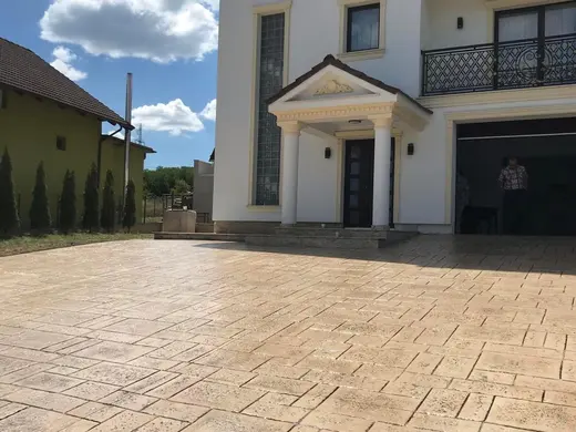 Stamped concrete in a stone slab pattern with slate texture, photo 33