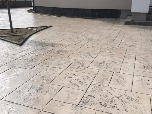 Stamped concrete in a stone slab pattern with slate texture, photo 34