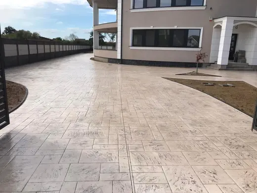Stamped concrete in a stone slab pattern with slate texture, photo 35