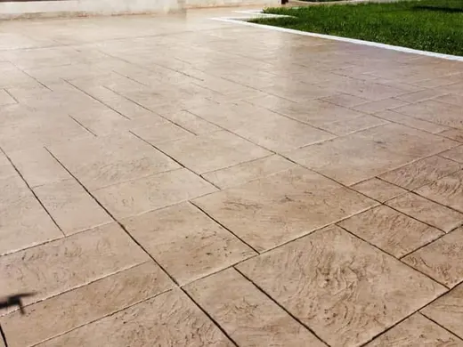 Stamped concrete in a stone slab pattern with slate texture, photo 38