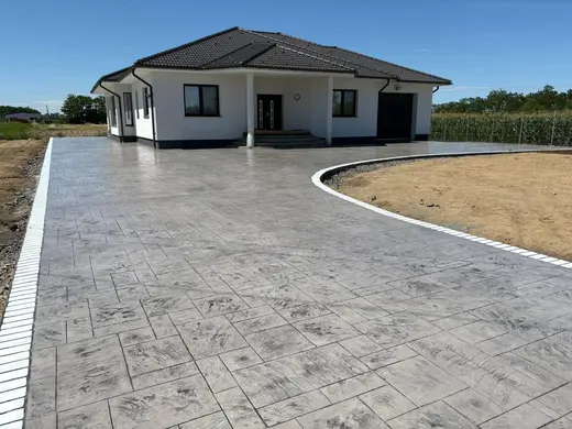 Stamped concrete in a stone slab pattern with slate texture, photo 39